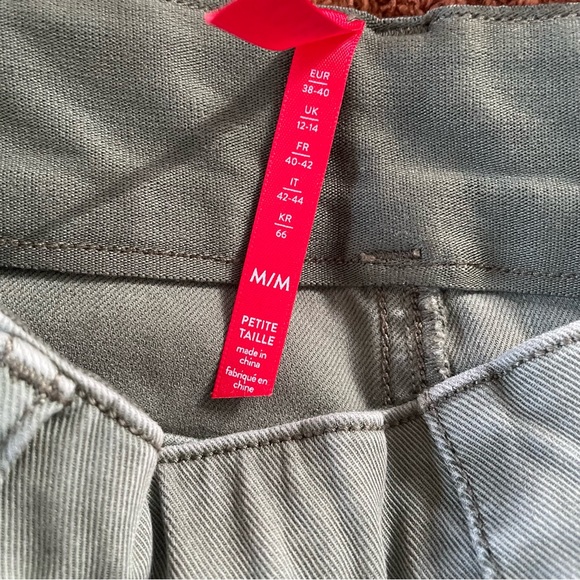 Spanx pull on wide leg cropped green pants. Sz Medium petite capri - Picture 11 of 11